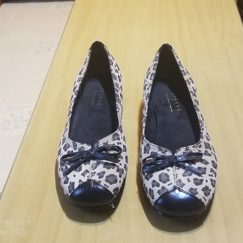 Women flats